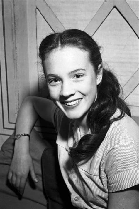 15 Rare Images of Julie Andrews At the Beginning of Her Career